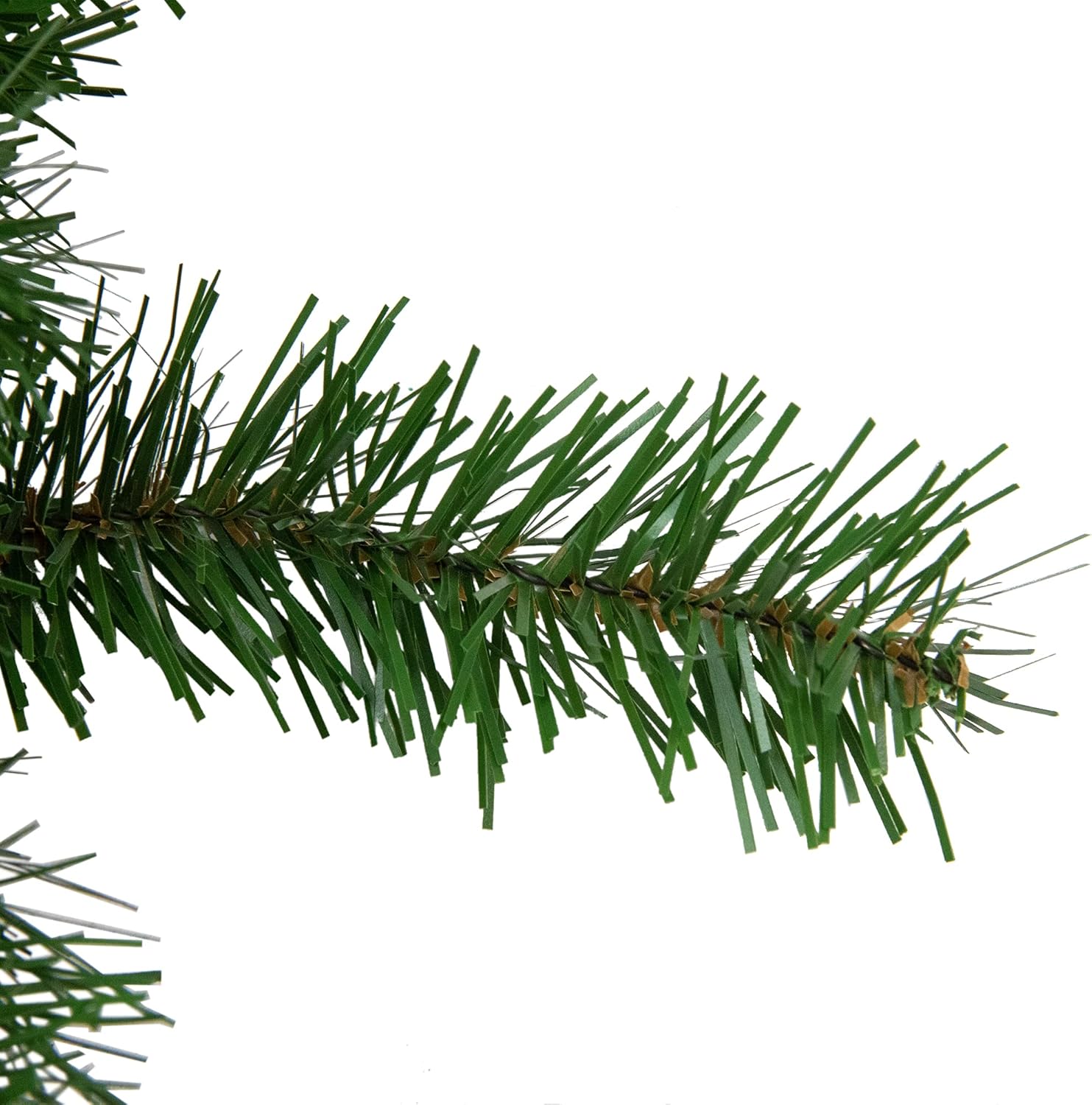 16 Inch Deluxe Dorchester Pine Wreath Unlit