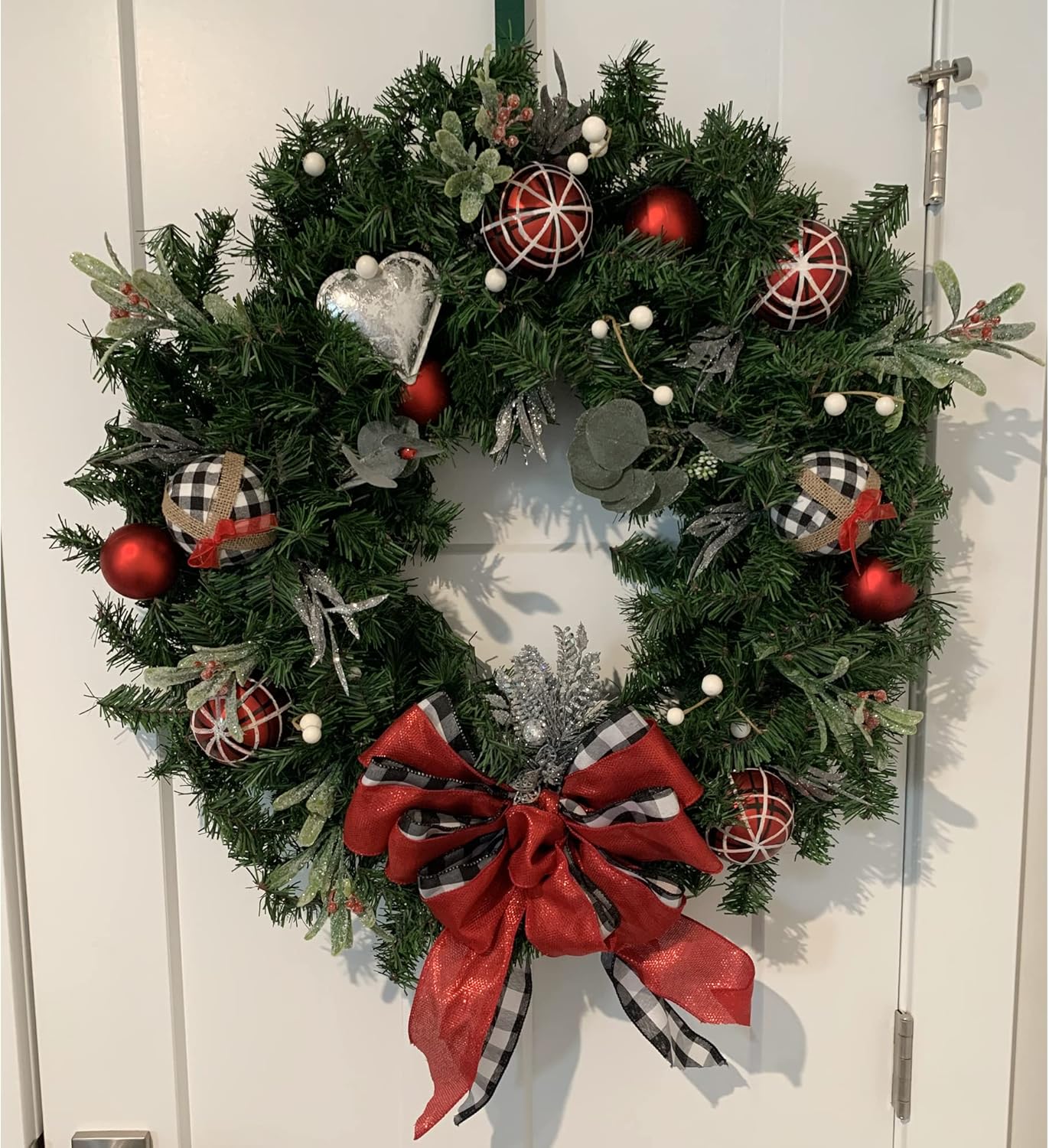 Canadian Pine Artificial Christmas Wreath 30 Inch Unlit